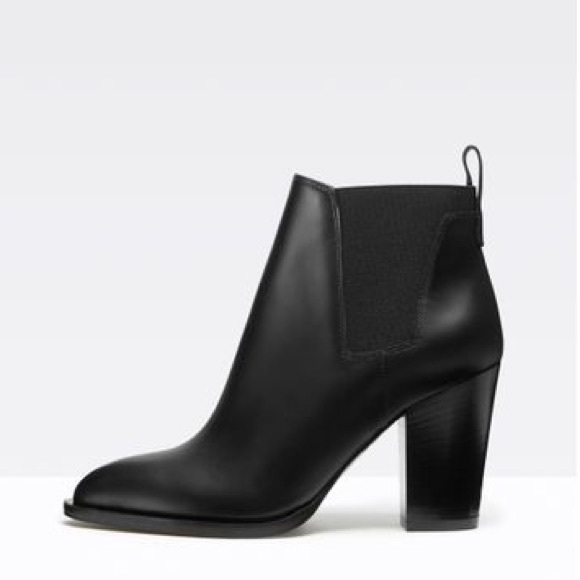 Vince Edith Leather Ankle Boot - Picture 8 of 9